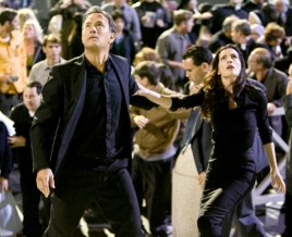 Tom Hanks y Ayelet Zurer en una escena de "Angeles y Demonios"