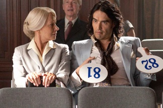 Russell Brand protagonizó comedias como el remake de "Arthur" junto a Helen Mirren