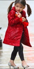Los tacones de Suri desatan la ira de los pediatras