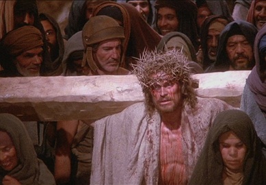 "La Última Tentación de Cristo" no está basada directamente en los Evangelios y ofrece una visión diferente de la vida de Jesucristo. El film es quizás el más polémico de todos.